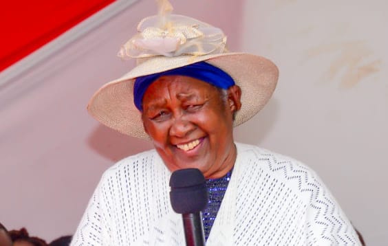 President Ruto’s mother offers ‘indecently dressed’ journalist ‘Leso’ to cover up open thighs in Eldoret
