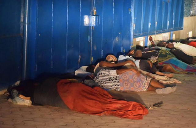 Kenyans who were late on the curfew hours sleeping on the streets. PHOTO | NMG Kenyans who were late on the curfew hours sleeping on the streets. PHOTO | NMG