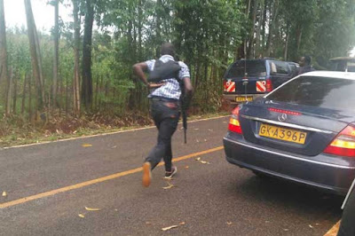 Recce squad officers arriving at Deputy President William Ruto's home in Sugoi, Turbo constituency, which is under attack; on July 29, 2017. PHOTO | JEREMIAH KIPLAGAT Recce squad officers arriving at Deputy President William Ruto's home in Sugoi, Turbo constituency, which is under attack; on July 29, 2017. PHOTO | JEREMIAH KIPLAGAT