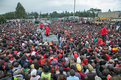 #UhuRutoInTransNzoia  : President Kenyatta promises Goodies to the TransNzoia residence as he hunts votes.