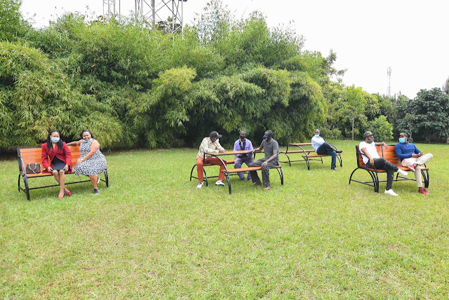 DP William Ruto with his collegues at his Karen home Deputy President William Ruto continues to build his hustler Nation urges youth to start small businesses