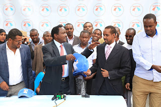 Wiper leader Kalonzo Musyoka welcomes Hon. Dr Abdi Nur to the wiper party. PHOTO | Courtesy