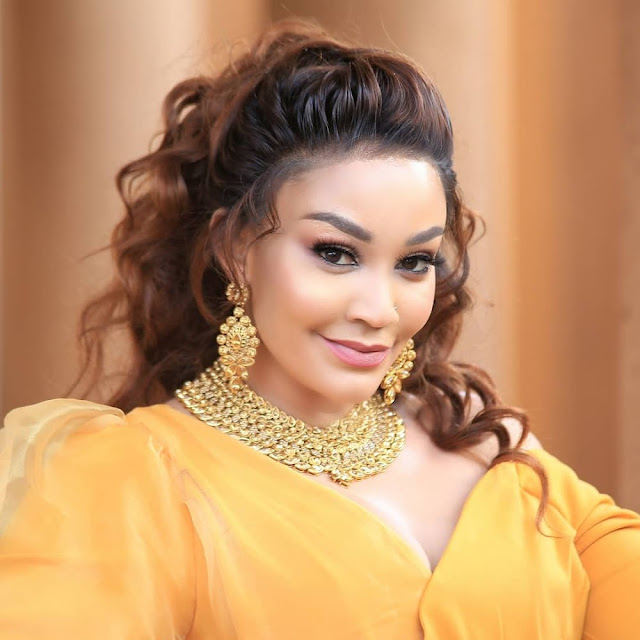 Zari Hassan look alike.