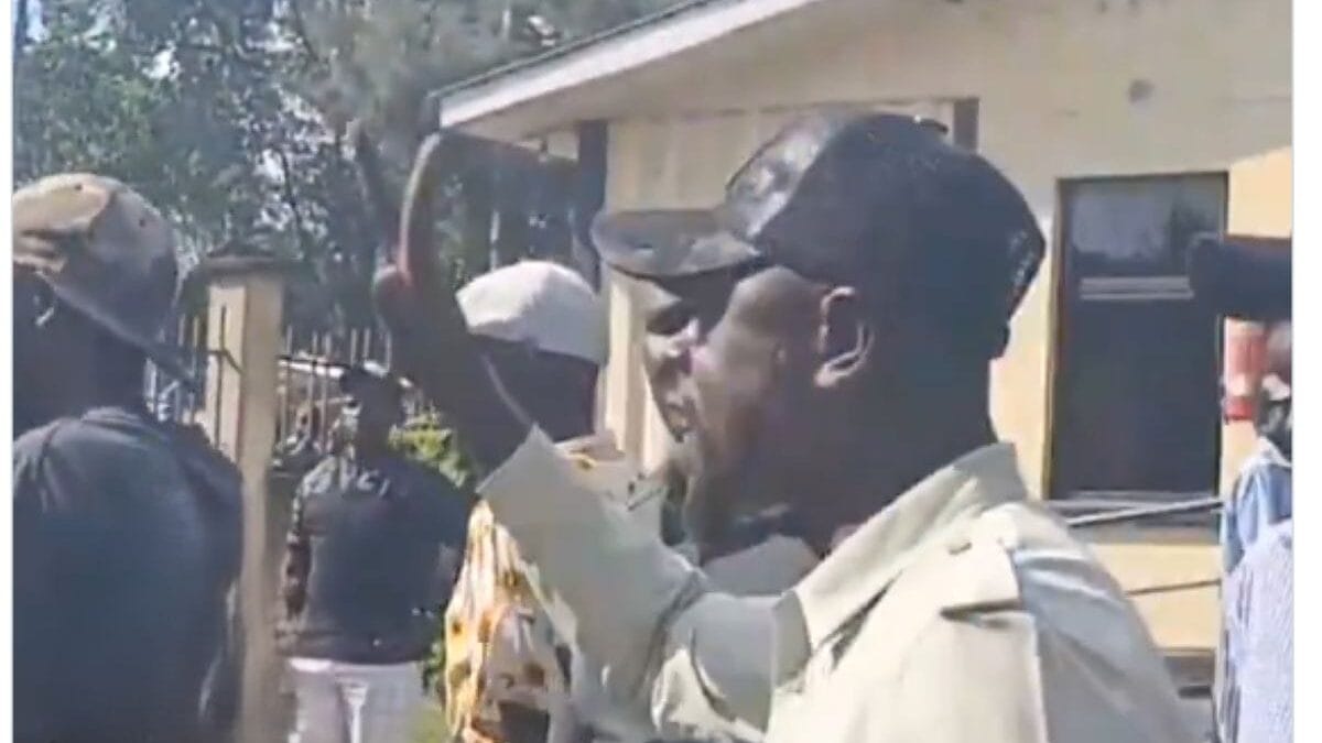 Linda mwanachi mobilsers arrest
