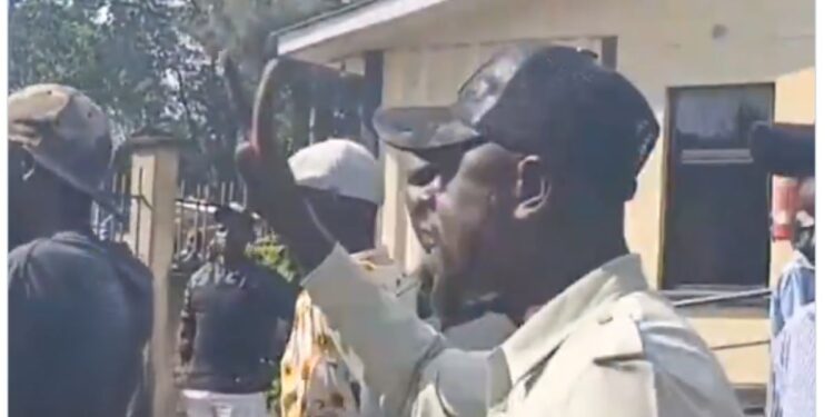 Linda mwanachi mobilsers arrest