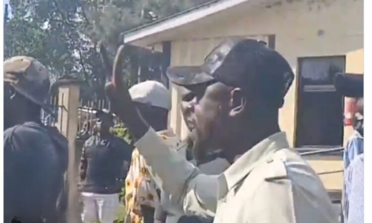 Linda mwanachi mobilsers arrest