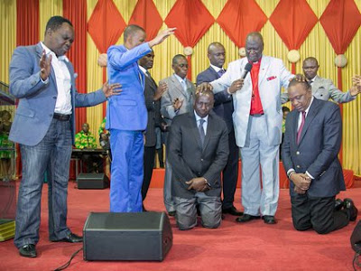 The Archbishop Arthur Kitonga prays for President Uhuru Kenyatta and DP William Ruto at Redeemed Gospel Church in Huruma, Nairobi, November 26, 2017. credit: PSCU The Archbishop Arthur Kitonga prays for President Uhuru Kenyatta and DP William Ruto at Redeemed Gospel Church in Huruma, Nairobi, November 26, 2017. credit: PSCU