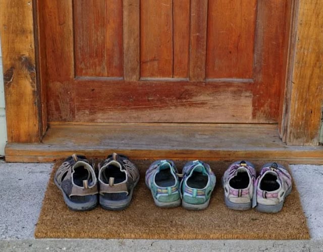 Shoes on the door photo after Peter Nyakundi, 60 killed for sleeping with somebody's wife Shoes on the door photo after Peter Nyakundi, 60 killed for sleeping with somebody's wife